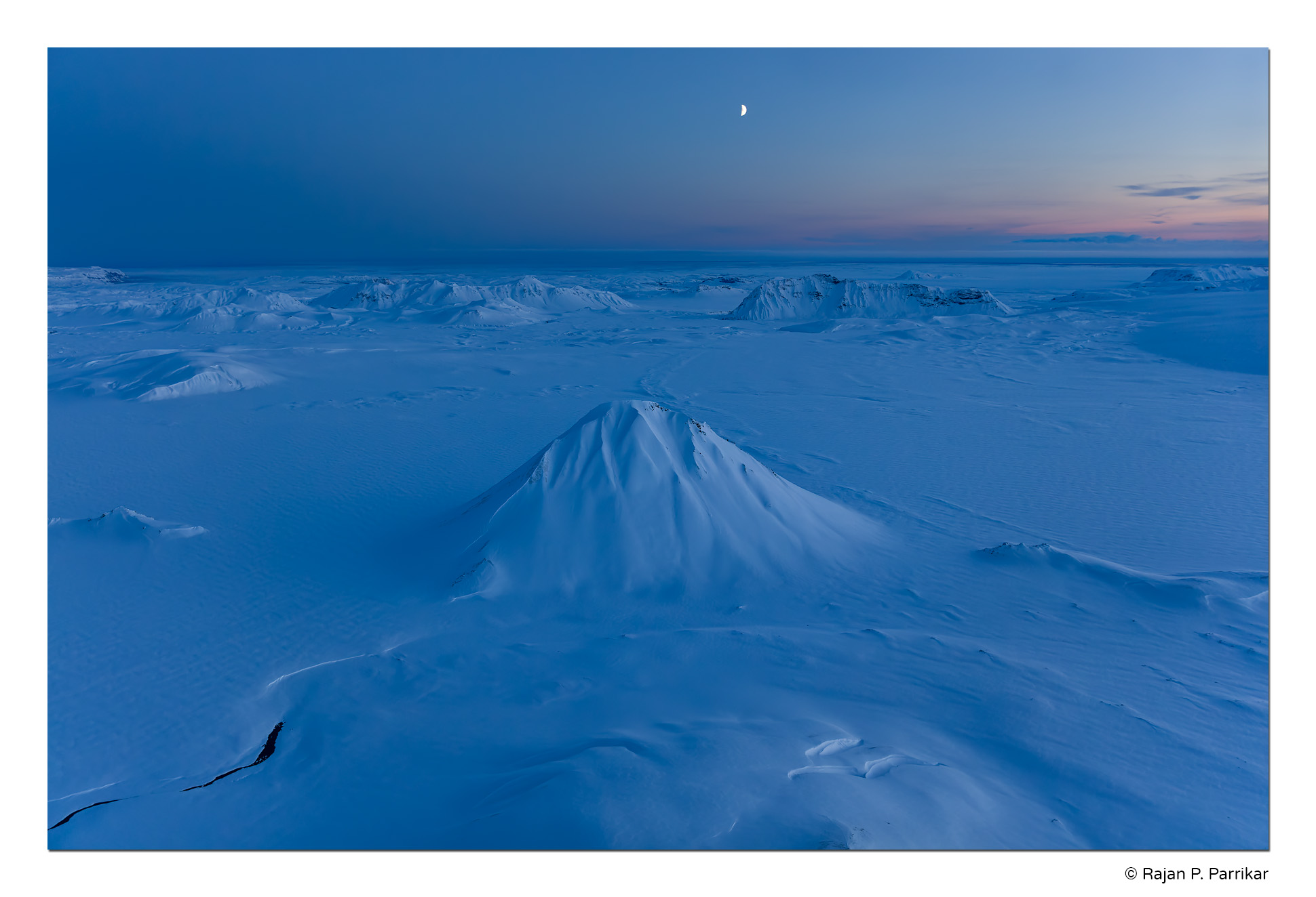 Maelifell-Winter-Highlands-Moonrise-Iceland