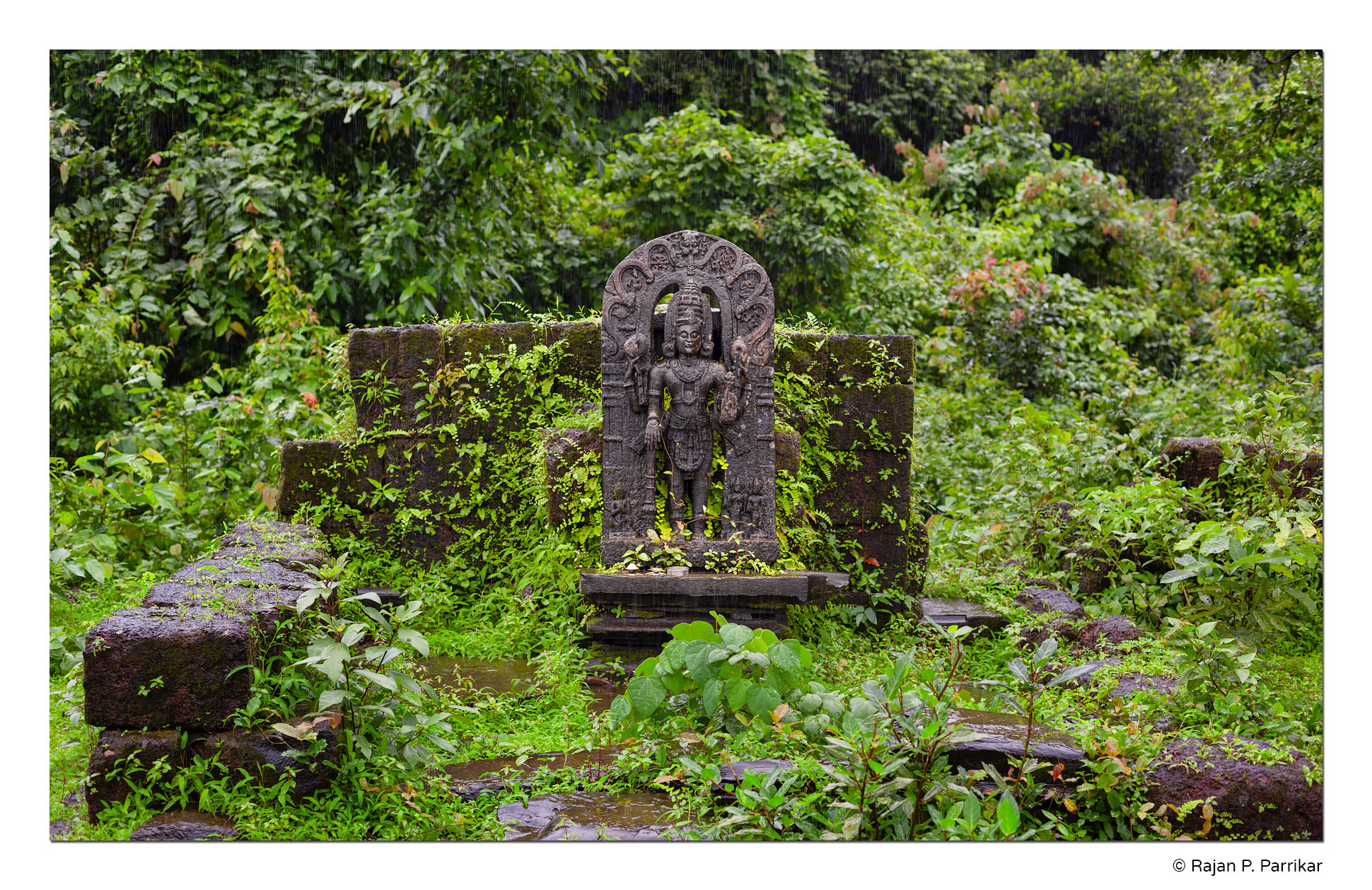 Vichundrem-Narayandev-Temple-Ruins-Goa